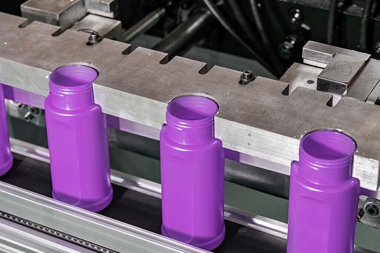 extrusion-blow-moulding-process