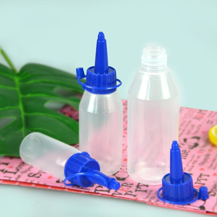 flush-eyes-with-water