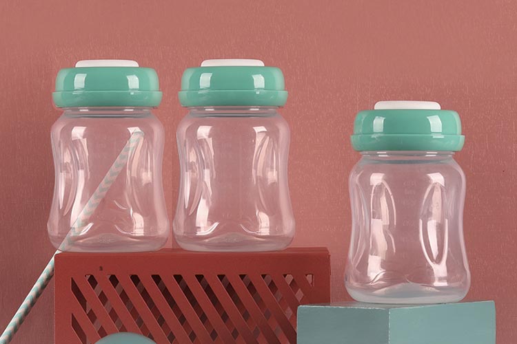 baby-bottle-feeder-holder