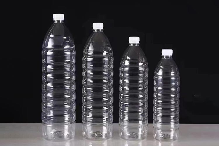 injection-molding-water-bottles